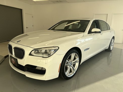Used 2014 BMW 750Li xDrive image 3