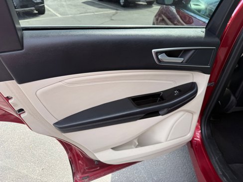 Used 2018 Ford Edge Titanium w/ Technology Package image 31