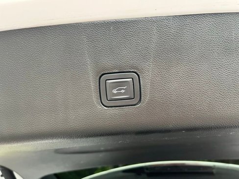 Used 2019 Chevrolet Traverse LT image 9