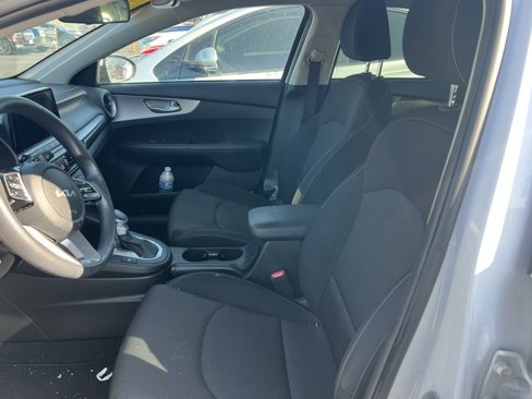 Used 2022 Kia Forte LXS image 6