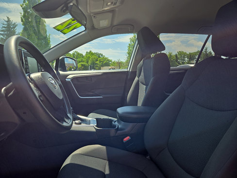 Used 2022 Toyota RAV4 LE image 13
