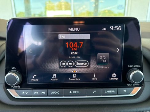 Used 2023 Nissan Rogue SV image 19