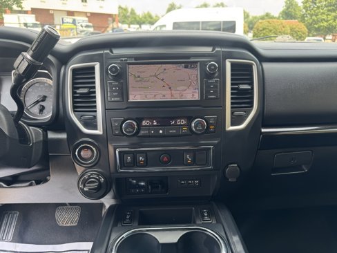 Used 2019 Nissan Titan SV w/ SV Convenience Package image 19
