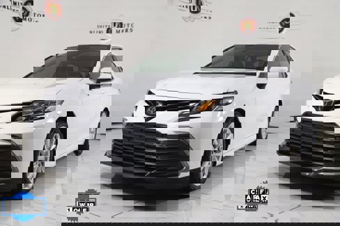 Used 2022 Toyota Camry LE image 5
