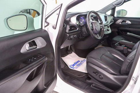 Used 2019 Chrysler Pacifica Touring Plus w/ Advanced Safetytec Group image 3