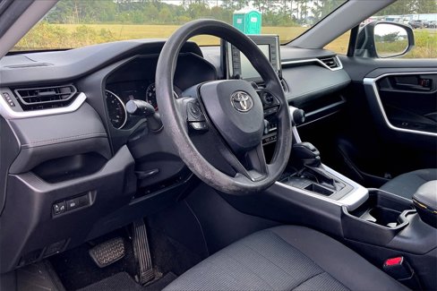 Used 2021 Toyota RAV4 LE image 15