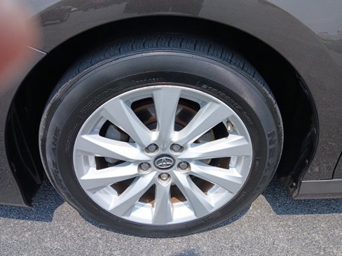 Used 2018 Toyota Camry LE image 2