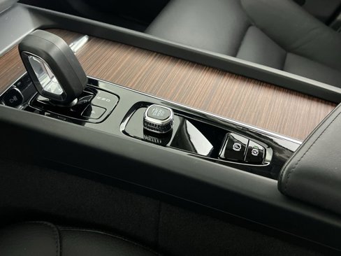 Certified 2023 Volvo XC60 B5 Plus w/ Climate Package image 23