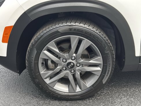 Used 2021 Kia Seltos LX image 16
