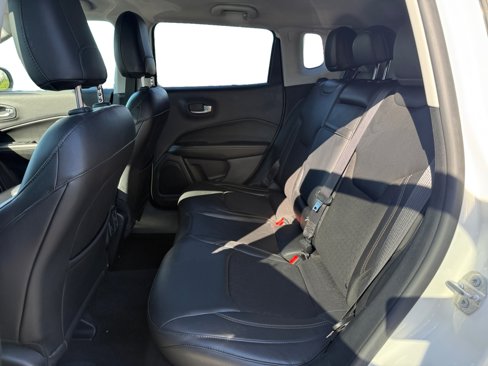 Used 2018 Jeep Compass Latitude w/ Popular Equipment Group image 16