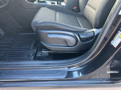 Used 2018 Kia Sportage LX image 11