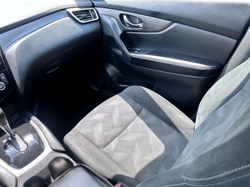 Used 2015 Nissan Rogue SV image 14