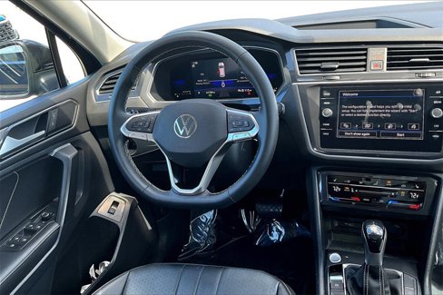 Certified 2022 Volkswagen Tiguan SE w/ Panoramic Sunroof Package image 18
