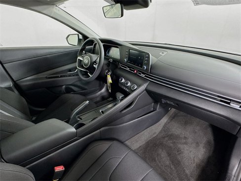 New 2025 Hyundai Elantra SE image 22