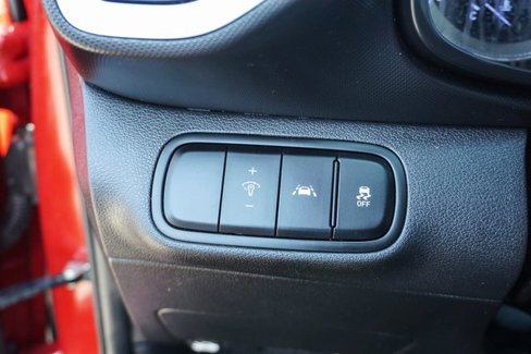 Used 2022 Hyundai Venue Limited image 22