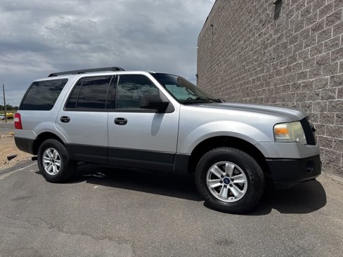 Used 2010 Ford Expedition XLT image 1