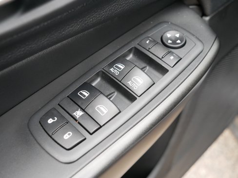 Used 2019 Jeep Cherokee Trailhawk w/ Cold Weather Group image 19