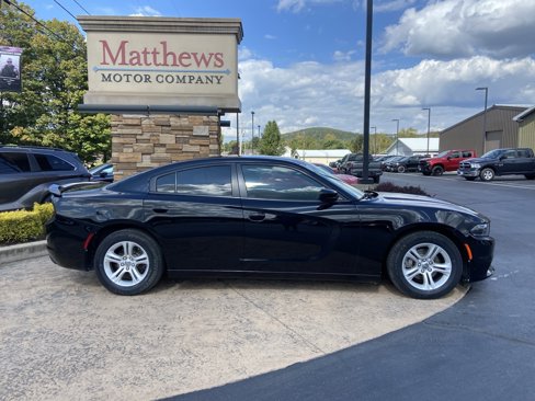 Used 2017 Dodge Charger SE image 4