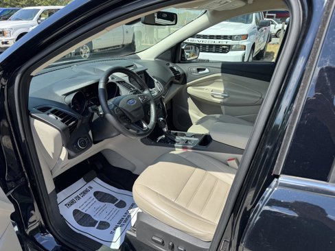 Used 2017 Ford Escape Titanium image 2