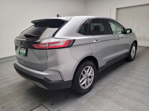Used 2024 Ford Edge SEL image 9