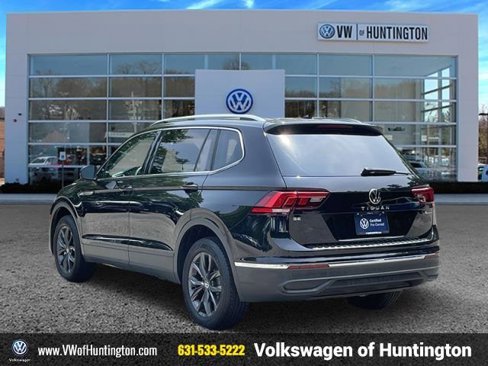 Certified 2022 Volkswagen Tiguan SE w/ Panoramic Sunroof Package image 4
