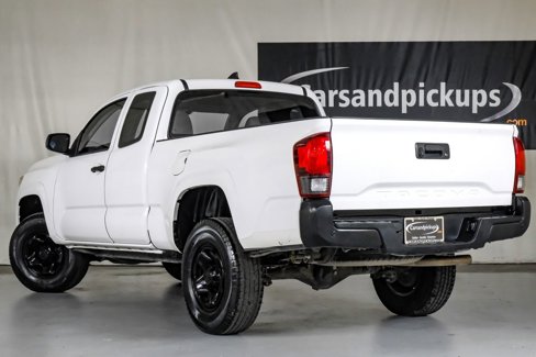Used 2018 Toyota Tacoma SR image 10