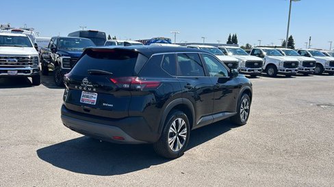 Used 2023 Nissan Rogue SV image 3