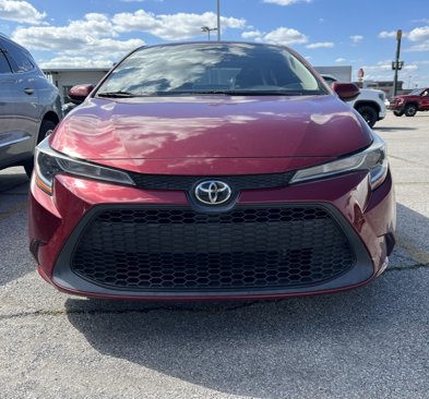 Used 2022 Toyota Corolla LE image 2