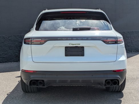 Certified 2023 Porsche Cayenne Platinum Edition image 11