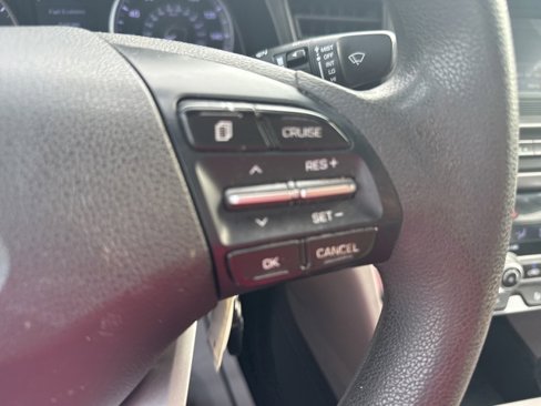 Used 2020 Hyundai Elantra SE image 19