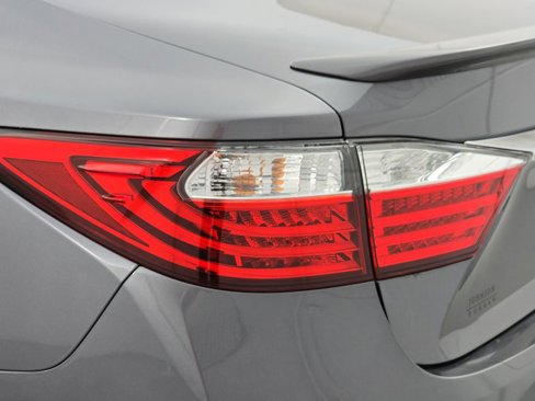 Used 2015 Lexus ES 300h image 34