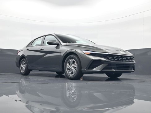 New 2025 Hyundai Elantra SE image 23