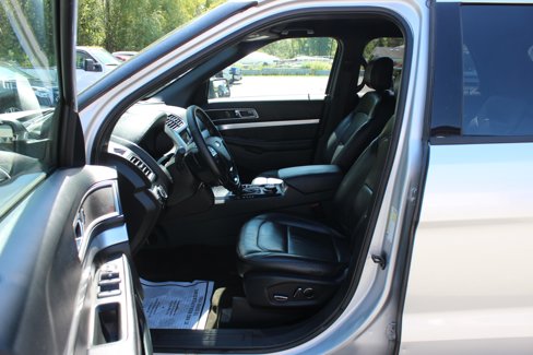 Used 2017 Ford Explorer XLT w/ Equipment Group 202A image 19