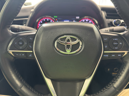 Used 2020 Toyota Camry XSE image 19