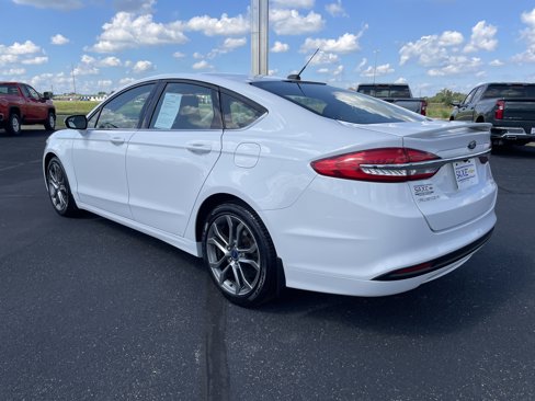 Used 2017 Ford Fusion SE w/ Equipment Group 201A image 3