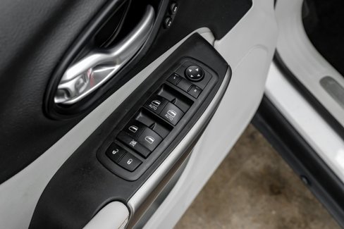 Used 2021 Jeep Cherokee Limited image 53