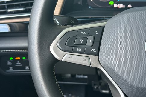 Used 2024 Volkswagen Atlas SE image 37