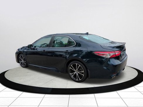 Used 2019 Toyota Camry SE image 5
