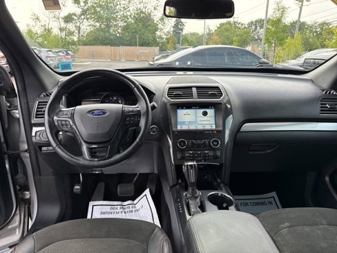 Used 2018 Ford Explorer XLT w/ Equipment Group 202A image 20