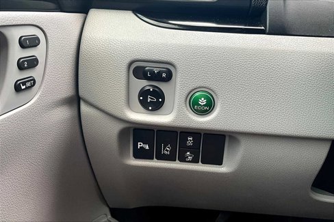 Used 2018 Honda Pilot Touring image 35