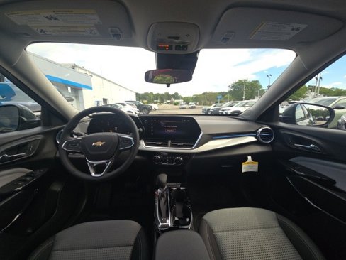 New 2025 Chevrolet Trax LT w/ Driver Confidence Package image 12