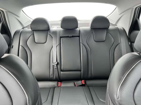 New 2025 Hyundai Elantra Limited image 16