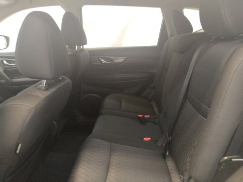 Used 2018 Nissan Rogue SV image 18