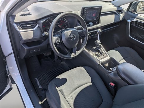 Used 2021 Toyota RAV4 LE image 11