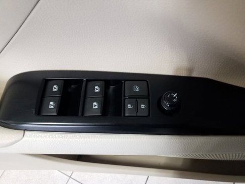 Used 2018 Toyota Camry LE image 12