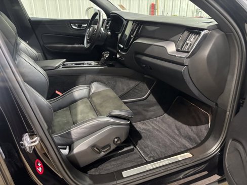 Used 2018 Volvo XC60 T6 R-Design w/ Convenience Package image 29