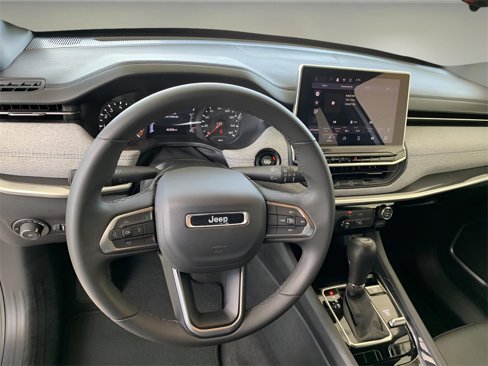 Certified 2024 Jeep Compass Latitude image 32