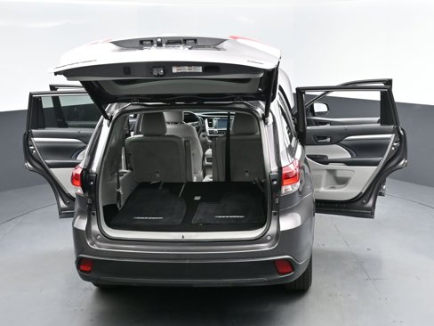 Used 2019 Toyota Highlander XLE image 16
