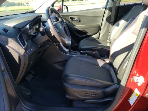Used 2022 Chevrolet Trax LT w/ LT Convenience Package image 31