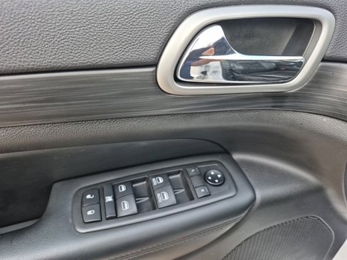 Used 2019 Jeep Grand Cherokee Altitude image 15